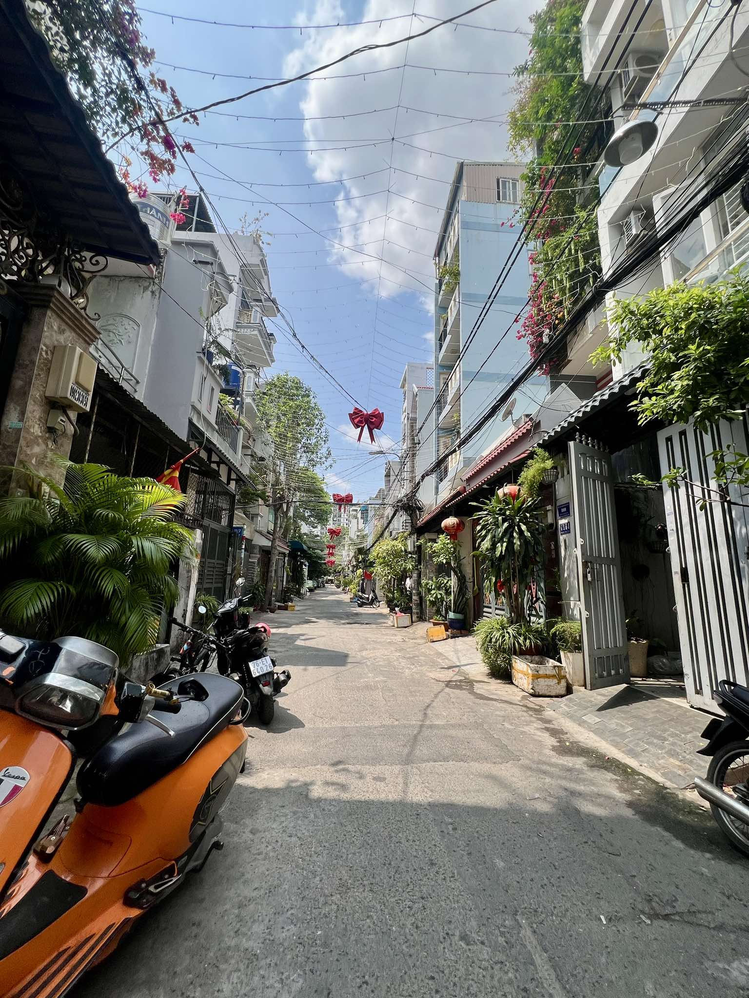 Bán nhà hẻm xe tải thông Tân Phú